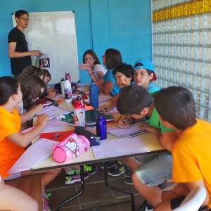 Lunes de clases de inglés en el camp