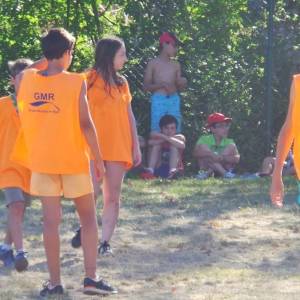 clases piscina y deportes en campamento